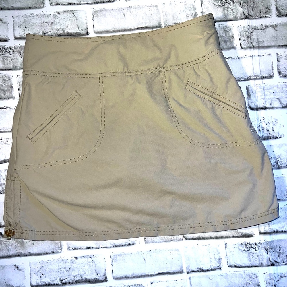 Womens size 4 Athleta skort. Tan.